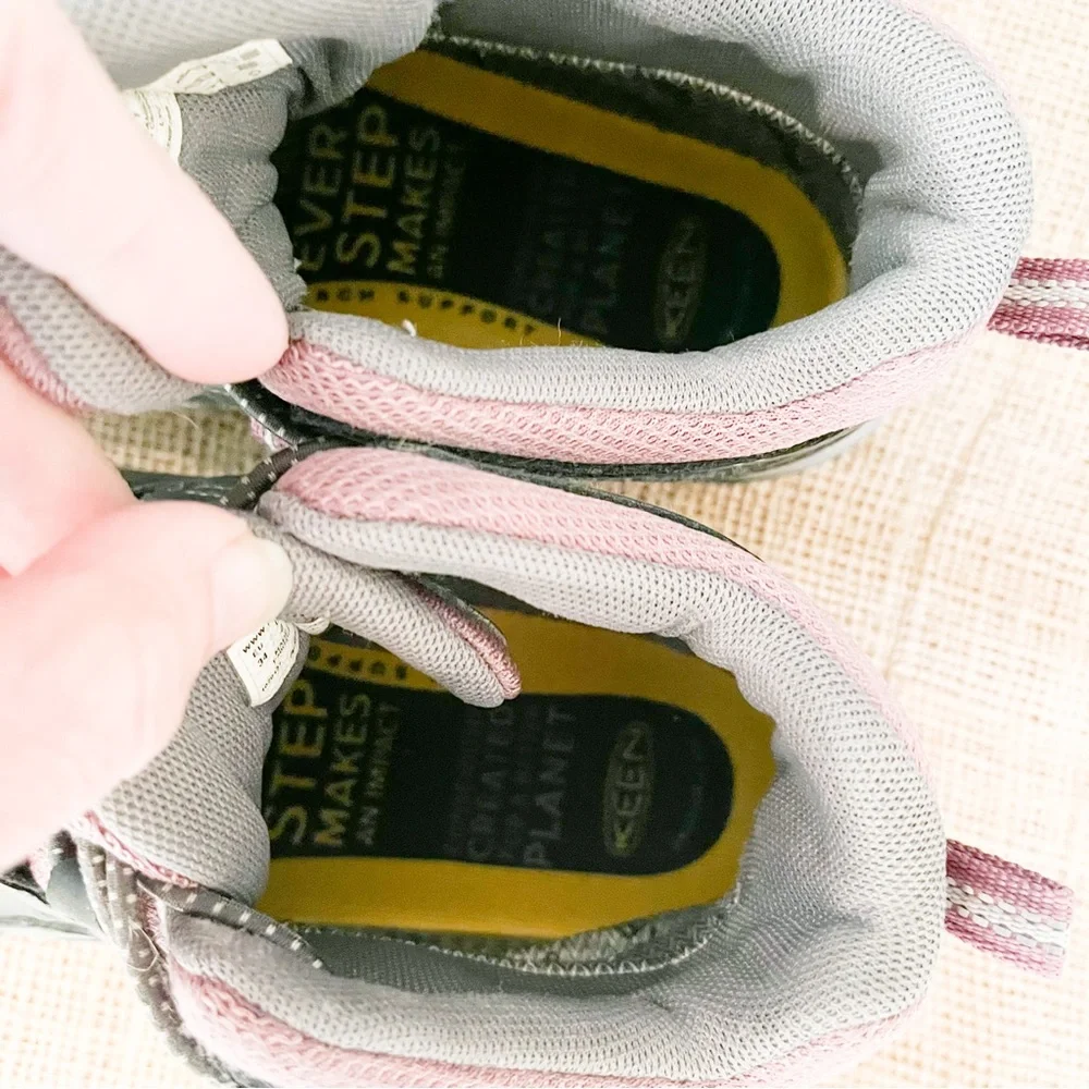 Keen Kids Hiking Boot in Black and Pink